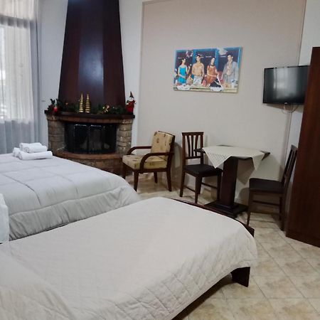 Apartamento Xenonas Arxontiko Káto Loutrákion Exterior foto