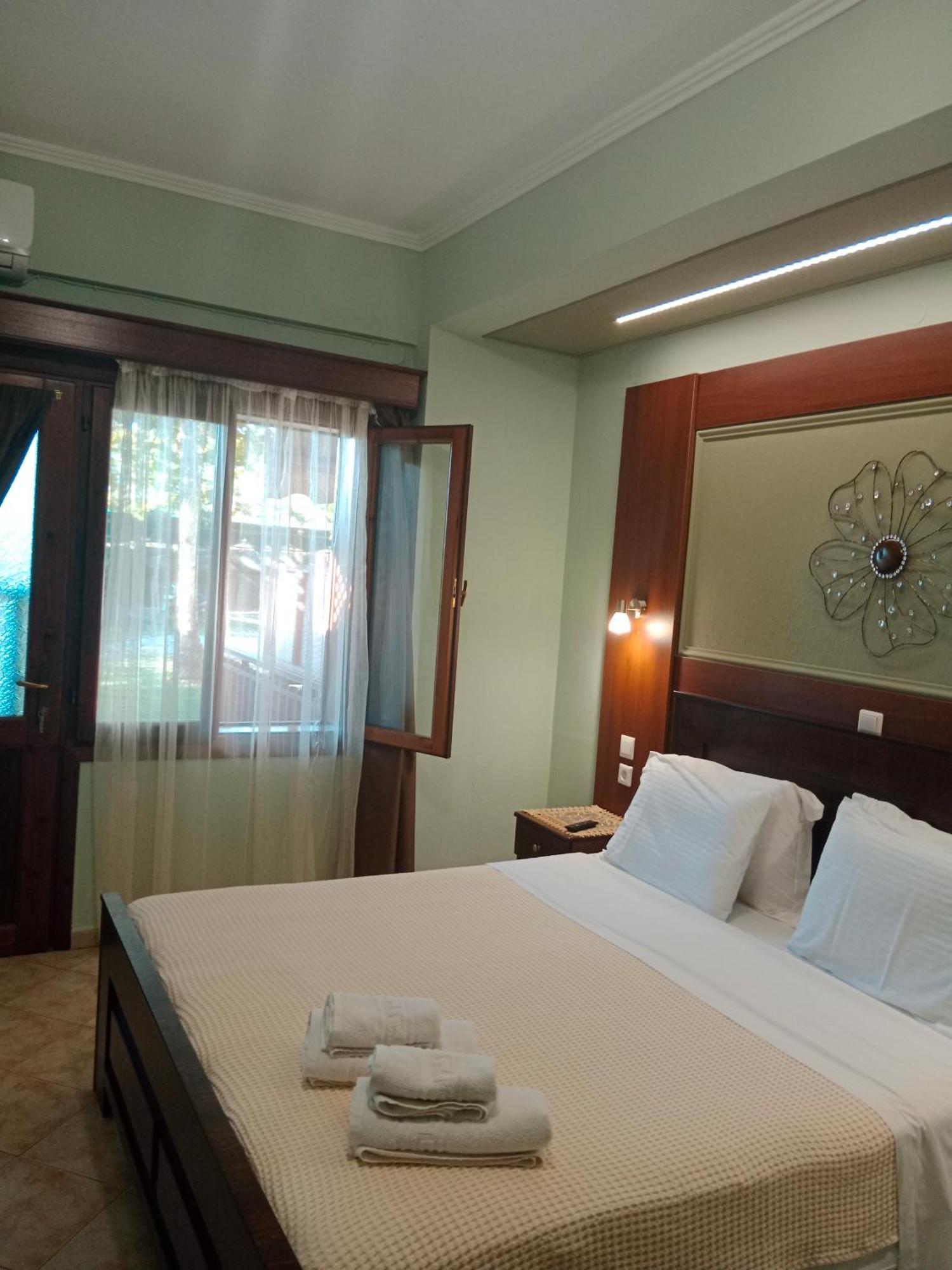 Apartamento Xenonas Arxontiko Káto Loutrákion Exterior foto