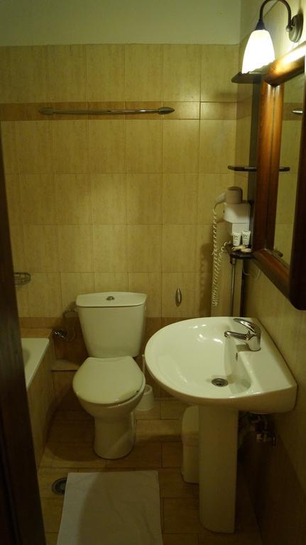 Apartamento Xenonas Arxontiko Káto Loutrákion Habitación foto