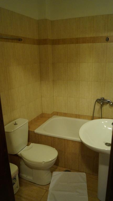 Apartamento Xenonas Arxontiko Káto Loutrákion Habitación foto
