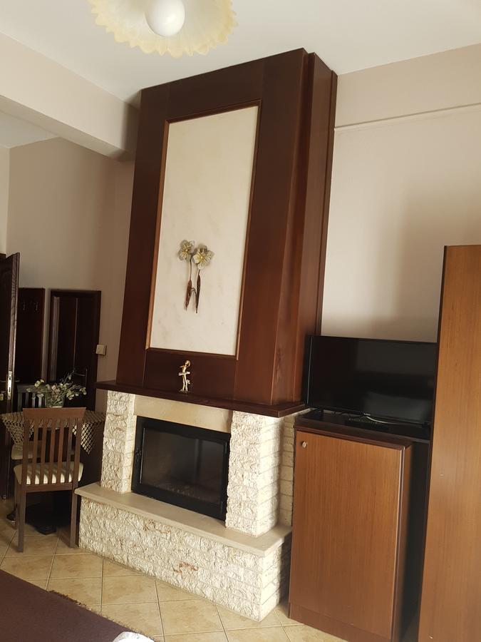 Apartamento Xenonas Arxontiko Káto Loutrákion Exterior foto