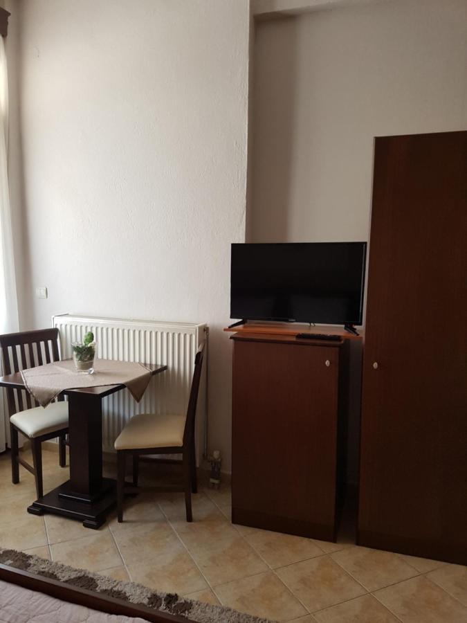 Apartamento Xenonas Arxontiko Káto Loutrákion Habitación foto